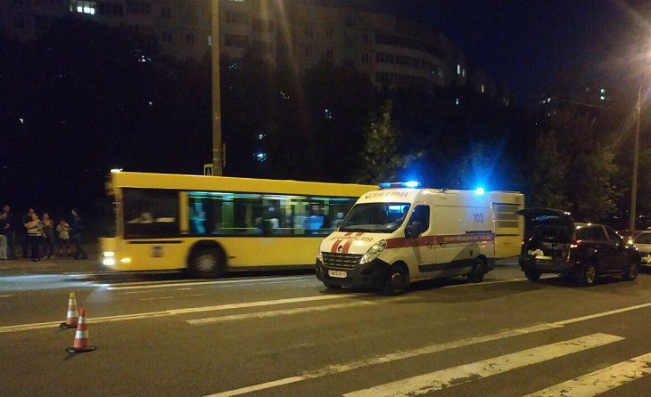 В Минске девушка сбила двух пешеходов на переходе