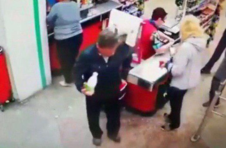 В Минске милиция ищет мужчину, укравшего кошелек в магазине