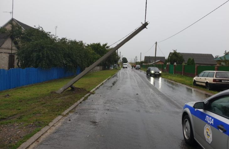 После рыбалки пьяный водитель в Лидском районе снес мачту освещения