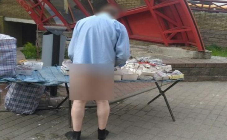 В Гродно мужчина на рынке продавал очки... без штанов В Гродно мужчина на рынке продавал очки... без штанов