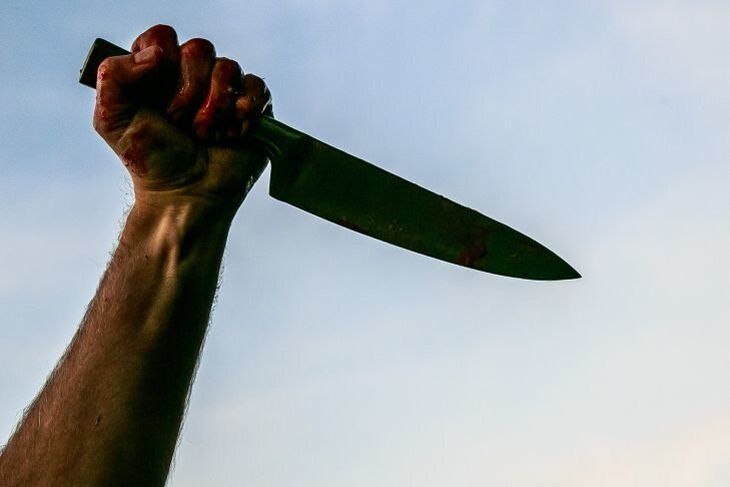 Пьяный мужчина в Чаусах угрожал ножом школьникам Пьяный мужчина в Чаусах угрожал ножом школьникам