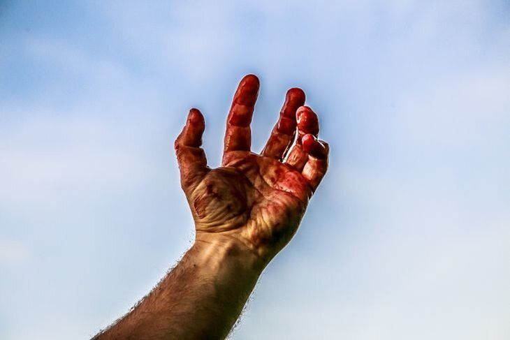 «Ногой по телу и кулаком по голове»: 30-летний могилевчанин жестоко избил свою мать