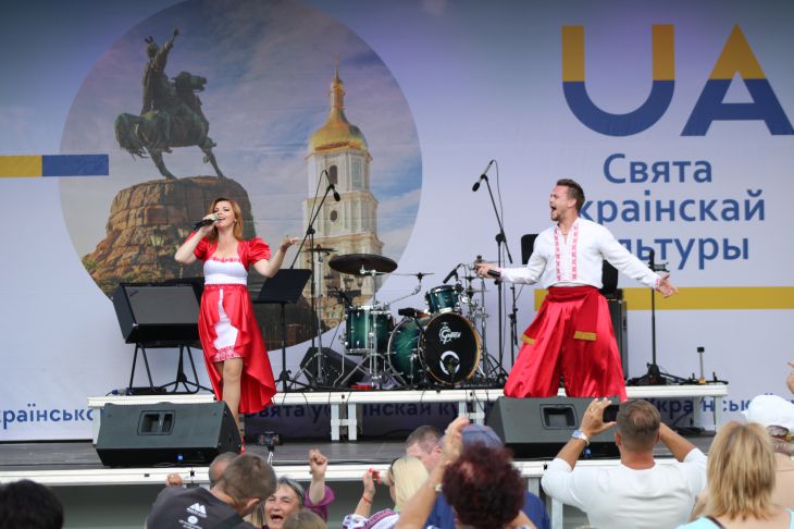 Капизняк, сало и рушники. Посмотрите, как проходит День украинской культуры в Минске