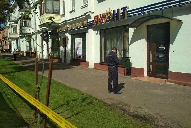 СК опубликовал видео из ограбленного в Минске ювелирного магазина
