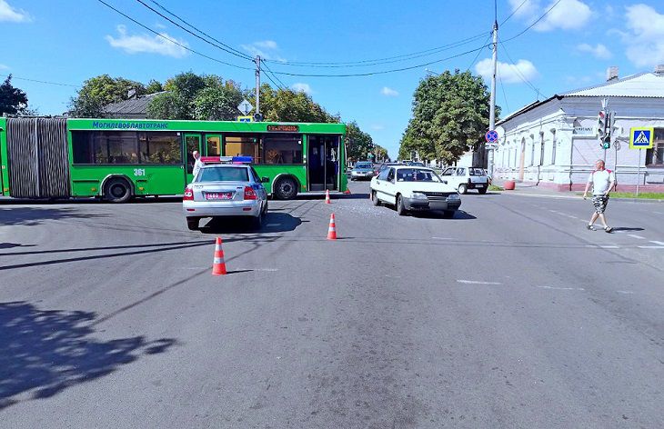 В Бобруйске автобус с пассажирами попал в ДТП