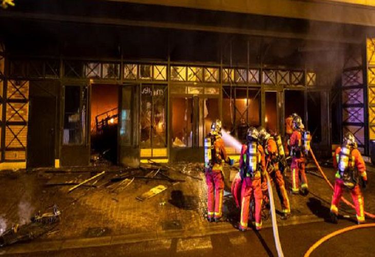 Крупный пожар уничтожил рынок во Франции