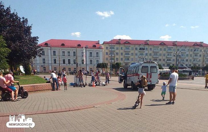 Площадь Советская в Гродно становится опасной: при столкновении электрокарта и самоката пострадал ребенок