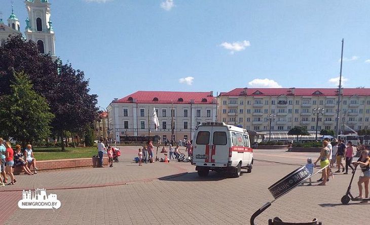 Площадь Советская в Гродно становится опасной: при столкновении электрокарта и самоката пострадал ребенок