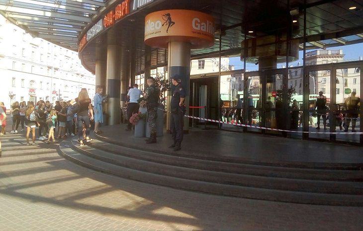 Снова сообщения о минировании. В Минске не пускают людей в крупные торговые центры