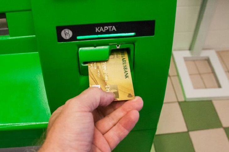 Житель Пинска дал банковскую карту новому знакомому и лишился 1 250 рублей