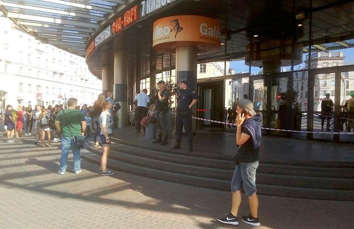 Снова сообщения о минировании. В Минске не пускают людей в крупные торговые центры