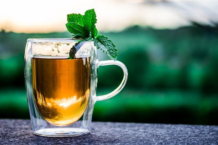 Эксперты назвали напиток, который убережет от старости: «пить по восемь чашек»