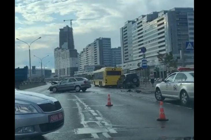 В Минске в аварию попал городской автобус с пассажирами 