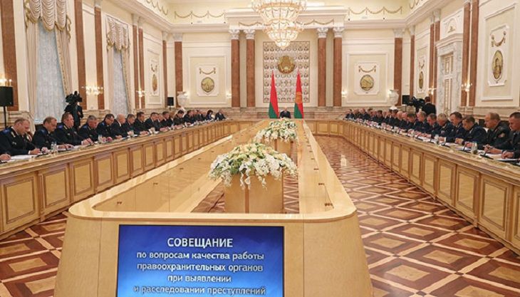 Лукашенко милиции: Вы должны защищать права и жизнь человека