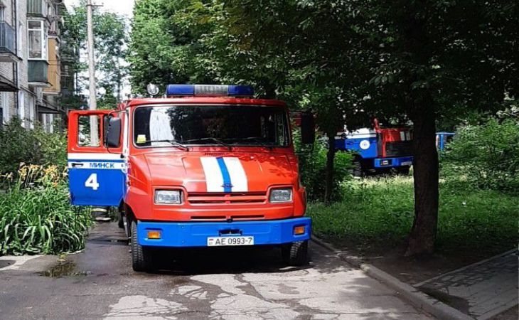 Россиянка упала с дивана и не смогла подняться. Вызывали МЧС