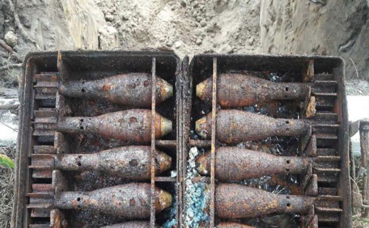 В центре Бреста откопали ящик с минометными минами