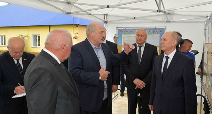 Лукашенко рассказал, за какую ошибку чиновников он переживает