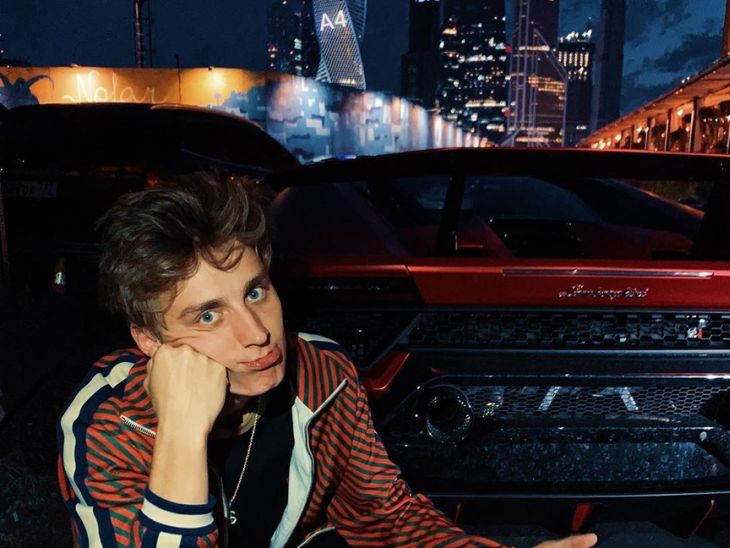 Стало известно, сколько в месяц получает блогер уровня Влада Бумаги