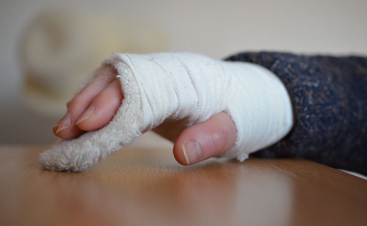 Обычный перелом для 11-летнего школьника закончился ампутацией руки
