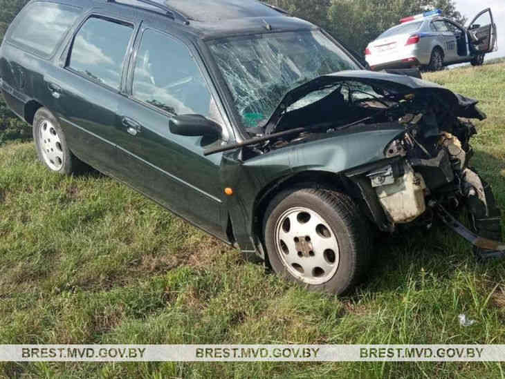 В Ивацевичском районе Ford врезался в МАЗ: пострадали 4 человека, в том числе ребенок В Ивацевичском районе Ford врезался в МАЗ: пострадали 4 человека, в том числе ребенок