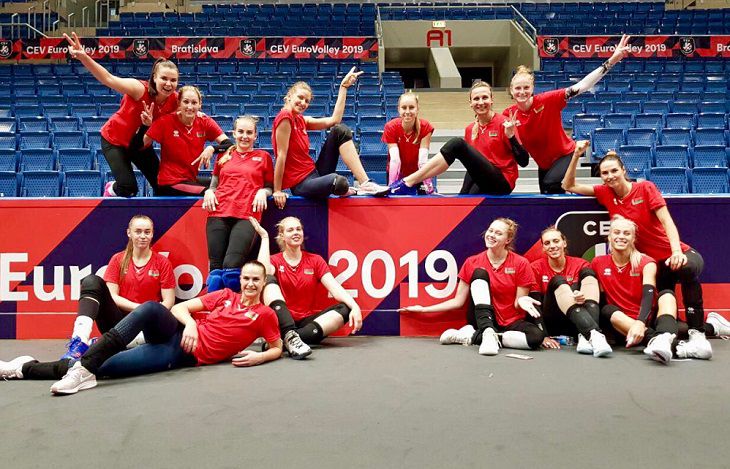 Белорусские волейболистки уступили россиянкам на старте чемпионата Европы Белорусские волейболистки уступили россиянкам на старте чемпионата Европы