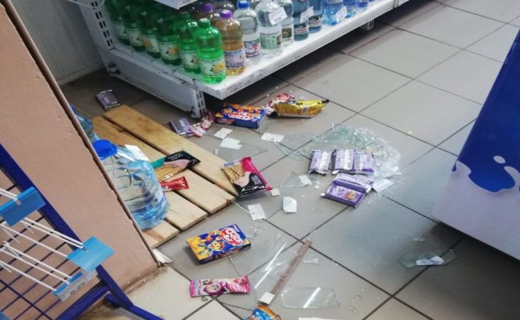 Не хватило денег на сгущёнку: В Могилеве пьяный мужчина разгромил магазин