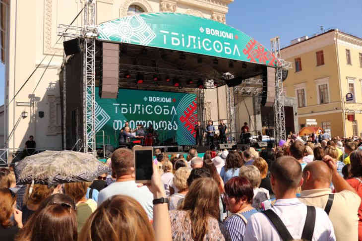 Свадьба на виду у всех и настоящее грузинское вино. Как в Минске отметили юбилей «Тбилисобы»