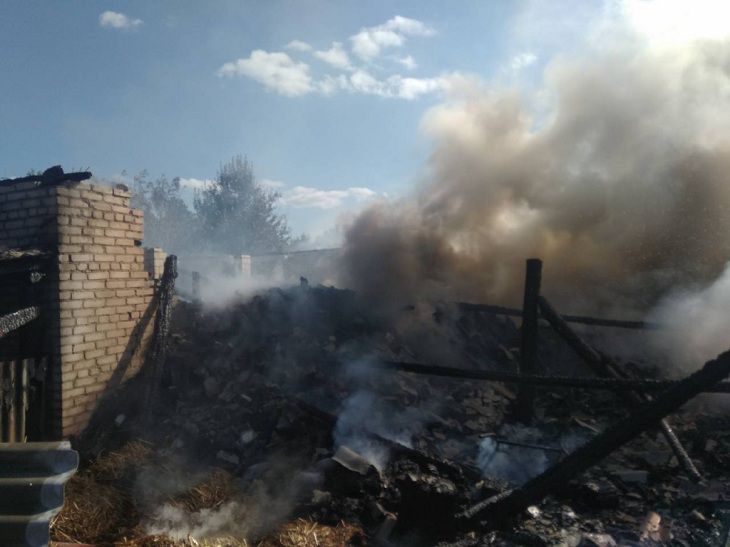 В Наровлянском районе детская шалость привела к уничтожению здания