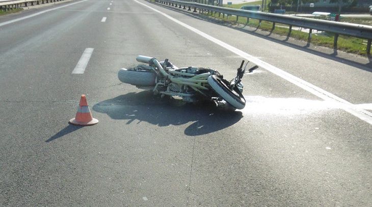 Под Минском в ДТП из-за банки краски попал мотоцикл