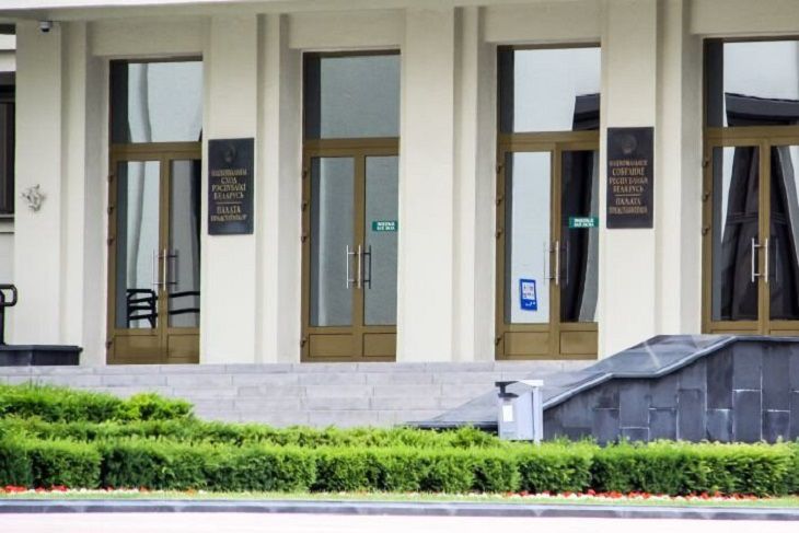 Правительство представило Лукашенко проект указа о лицензировании. Что в нем нового