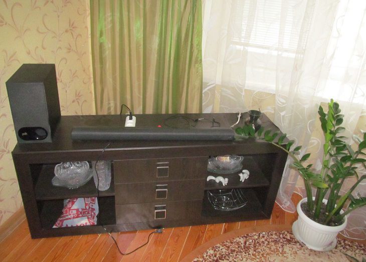 В Барановичах мужчина пришел в гости и унес телевизор с самокатом В Барановичах мужчина пришел в гости и унес телевизор с самокатом