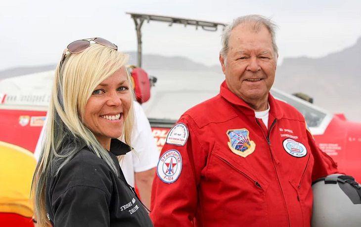 Ведущая «Разрушителей легенд» погибла, пытаясь установить рекорд скорости в 996 км/ч Ведущая «Разрушителей легенд» погибла, пытаясь установить рекорд скорости в 996 км/ч