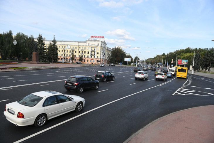 На перекрестке проспекта Независимости с улицей Калинина изменили разметку На перекрестке проспекта Независимости с улицей Калинина изменили разметку