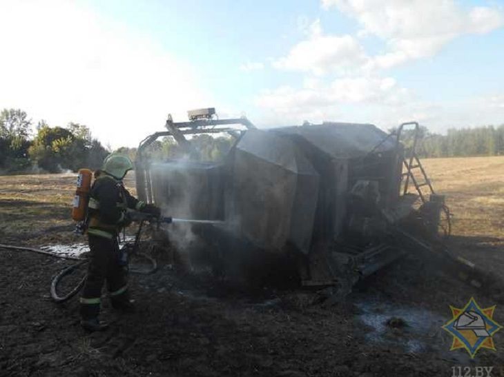 В Оршанском районе на поле сгорел пресс-подборщик