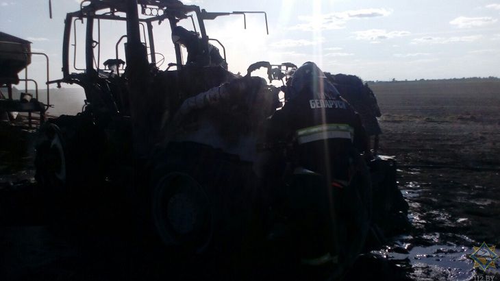 В Гомельском районе сгорел трактор