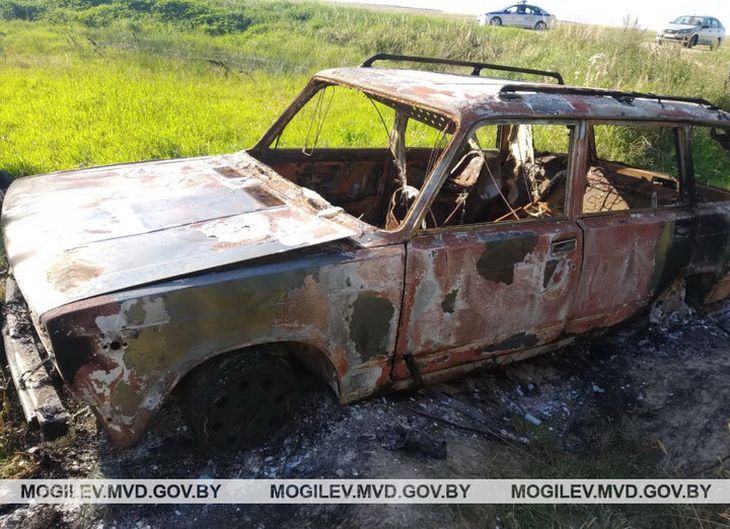 В Могилеве двое парней угнали и сожгли «жигули»