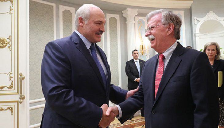 Советник Трампа рассказал, что думает о встрече с Лукашенко 