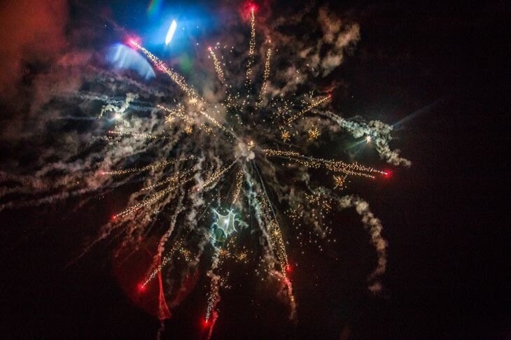 Фейерверк на фестивале в Бресте полетел в жилой дом Фейерверк на фестивале в Бресте полетел в жилой дом