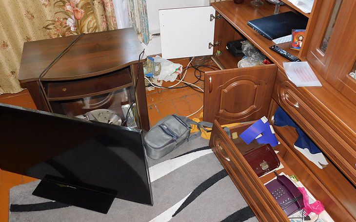 Под Ивацевичами бывшие зэки ограбили квартиру бизнесмена: унесли 10 тысяч долларов