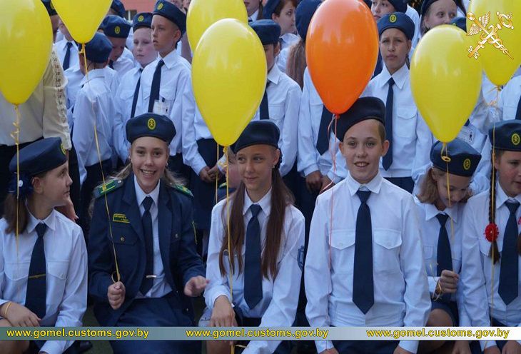 Более 400 школьников будут учиться в таможенных классах в этом году