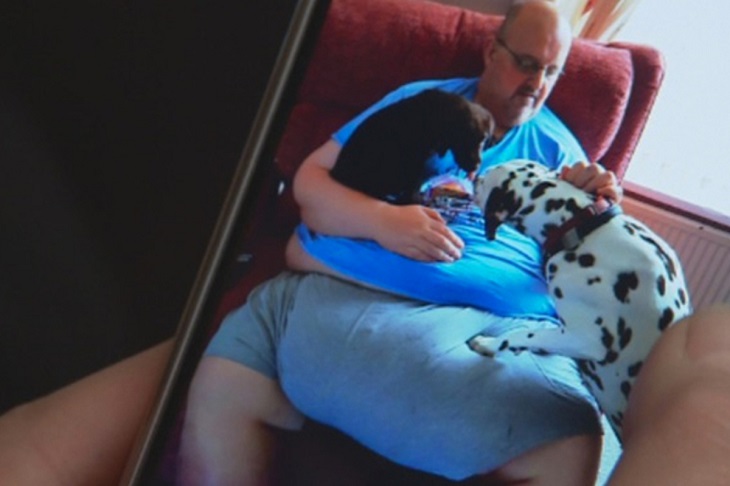 Полицейский растолстел до 350 килограммов, потерял работу и похудел втрое