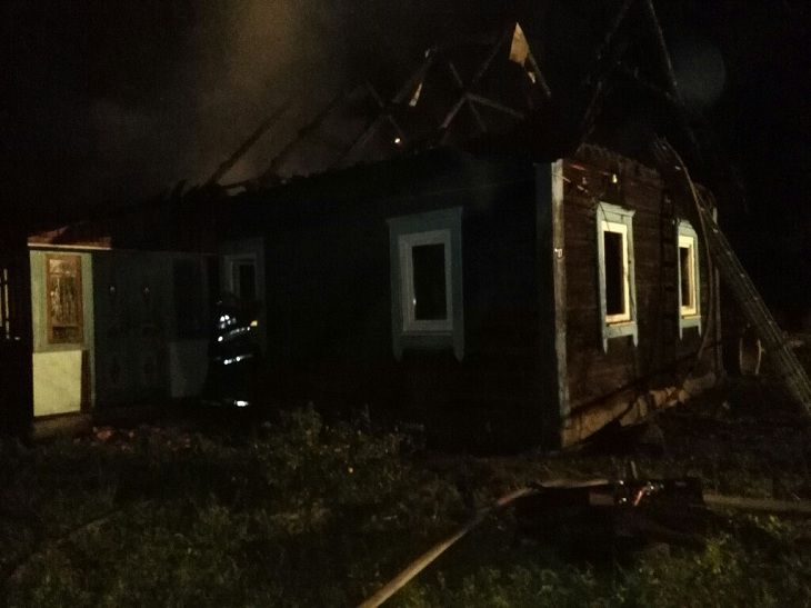 В Калинковичском районе подожгли дом В Калинковичском районе подожгли дом