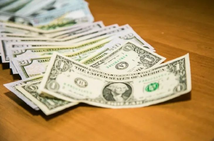 Доллар продолжает дорожать Доллар продолжает дорожать