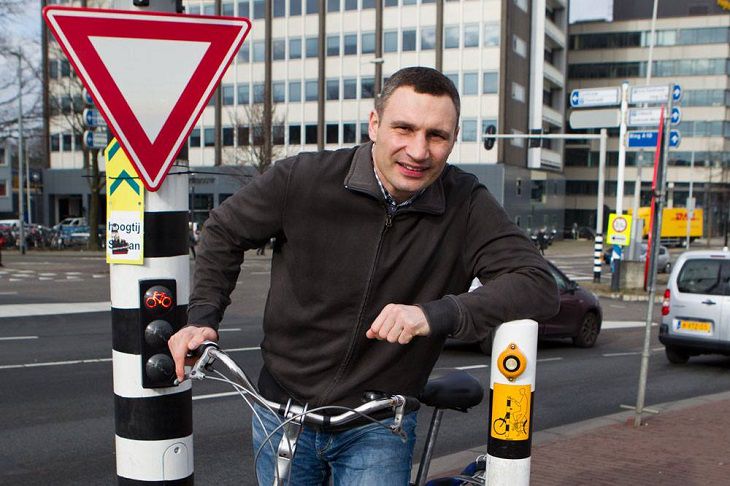 Кличко уволили с поста мэра Киева Кличко уволили с поста мэра Киева