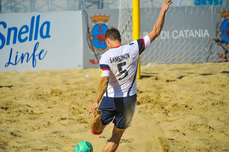 Сборная Беларуси по пляжному футболу сыграет с россиянами в первом матче суперфинала Евролиги