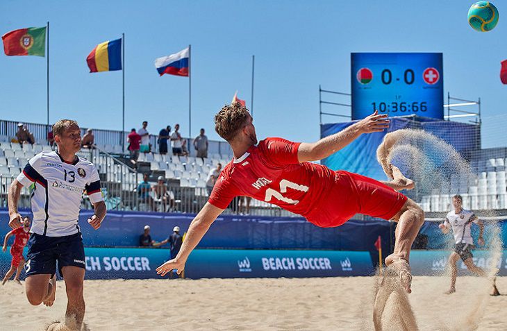 Белорусы победили швейцарцев в суперфинале Евролиги по пляжному футболу