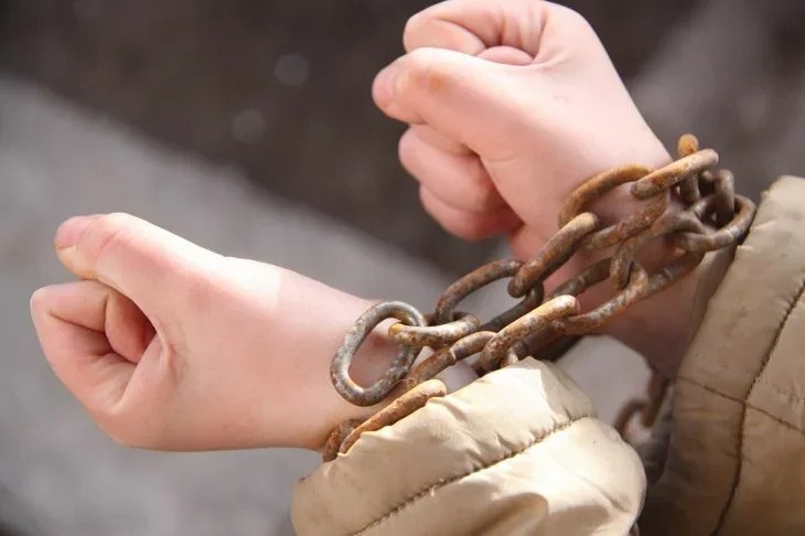 Должник притворился мертвым из-за нежелания платить за квартиру