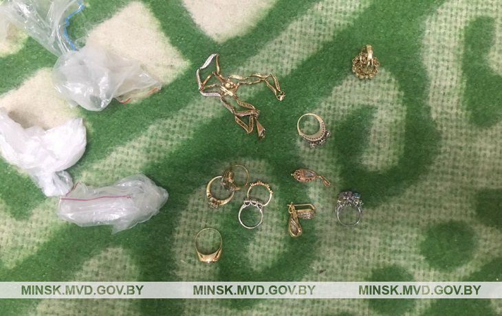 В Минске сиделка украла у знакомого деньги и драгоценности, собранные им на лечение тяжелобольной жены