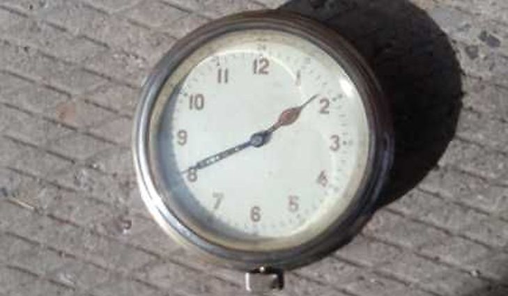 В Миорах мужчина принес спасателям радиоактивные корабельные часы