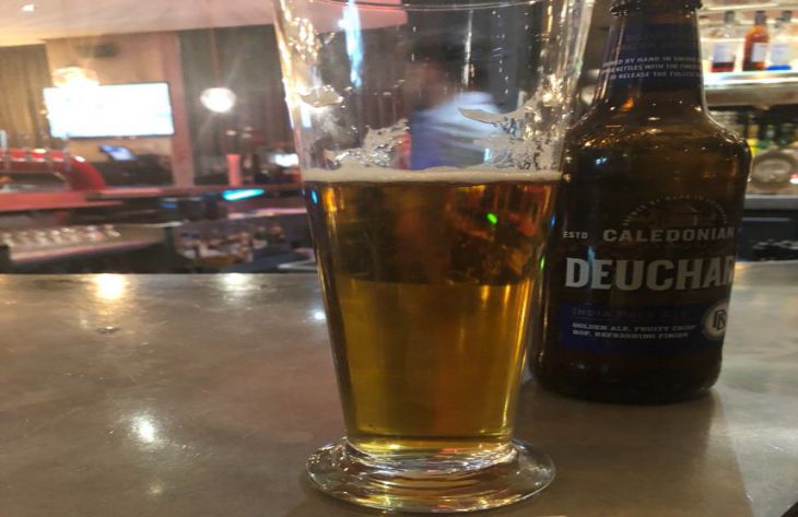 В Великобритании журналист заплатил за бокал пива 68 тыс. долларов